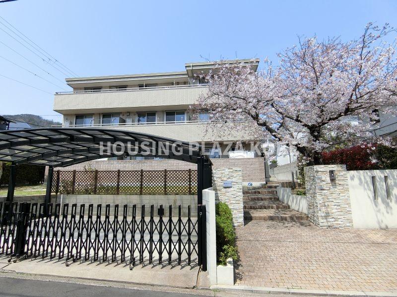 建物外観　閑静な住宅街の一角に立地しております。