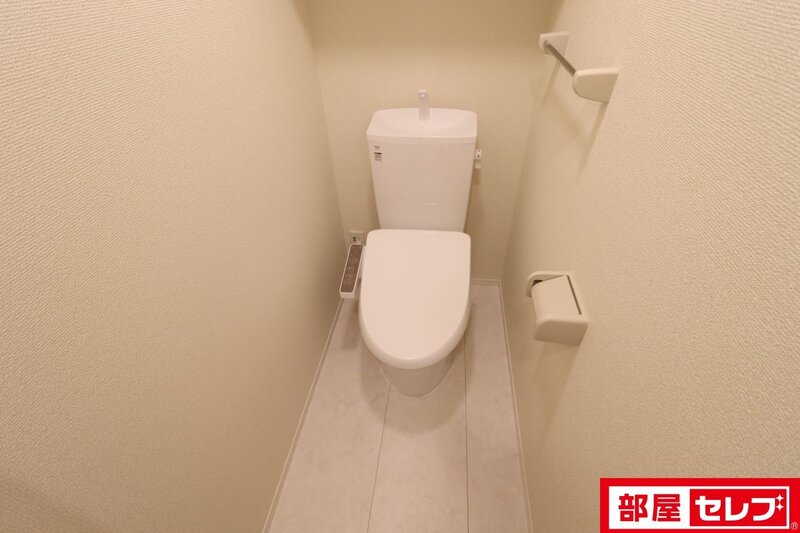 トイレ　別号室のお写真となります。