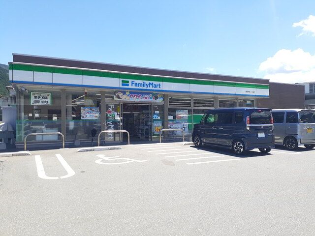 コンビニ　ファミリーマート福岡早良2丁目（コンビニ）まで1900m