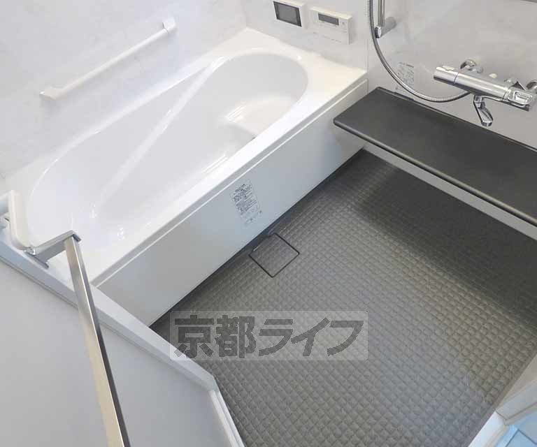 バス・シャワールーム　バスルームです。