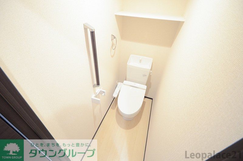 京急逗子線 逗子・葉山駅 徒歩5分 2階建 築10年のトイレ写真