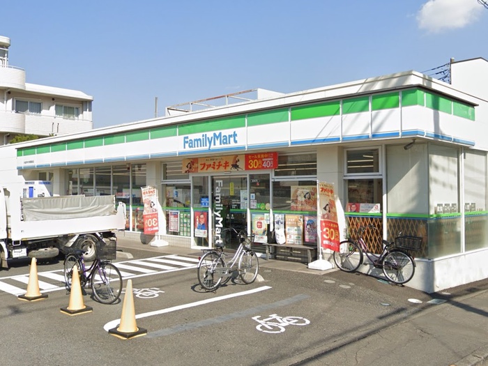 コンビニ　ファミリーマート小金井中大附属前店（コンビニ）まで300m