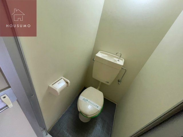 トイレ　同施工会社・同型モデルの室内です。（参考写真・イメージ写真）