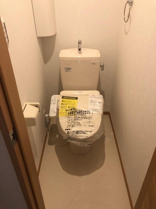 小田急線 下北沢駅 徒歩10分 2階建 築6年のトイレ写真