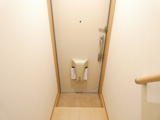 小田急線 下北沢駅 徒歩10分 2階建 築6年の玄関写真