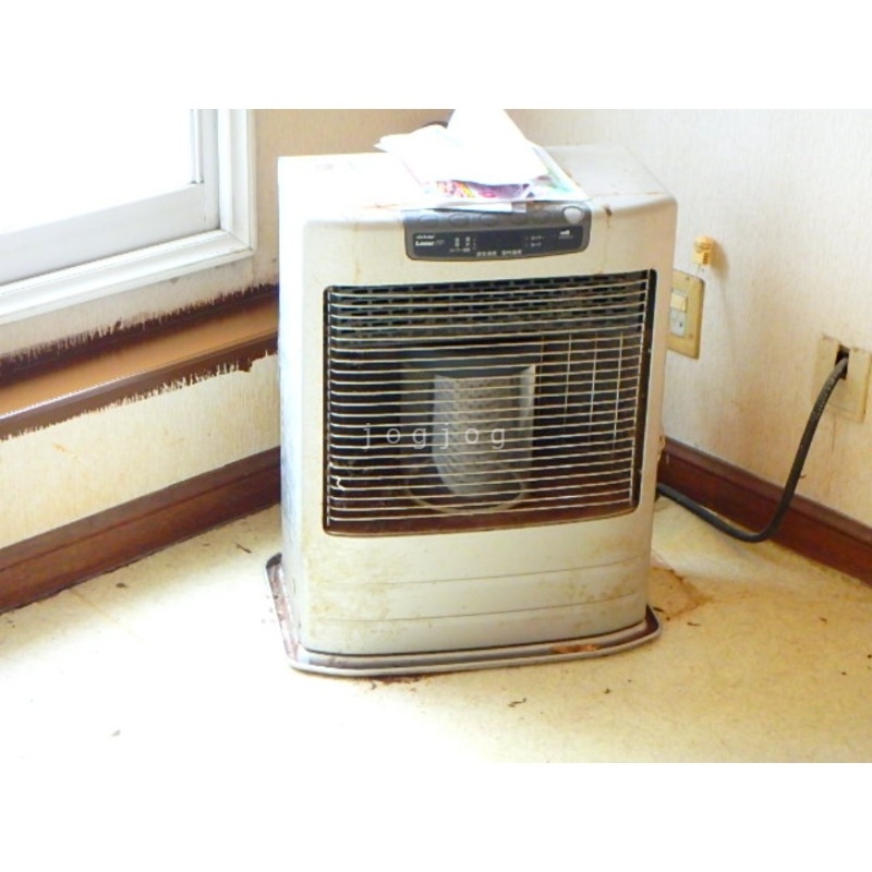 その他設備　冬はあったか石油ストーブです。