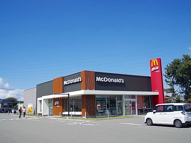 飲食店　マクドナルド　７号線飯島店（飲食店）まで700m