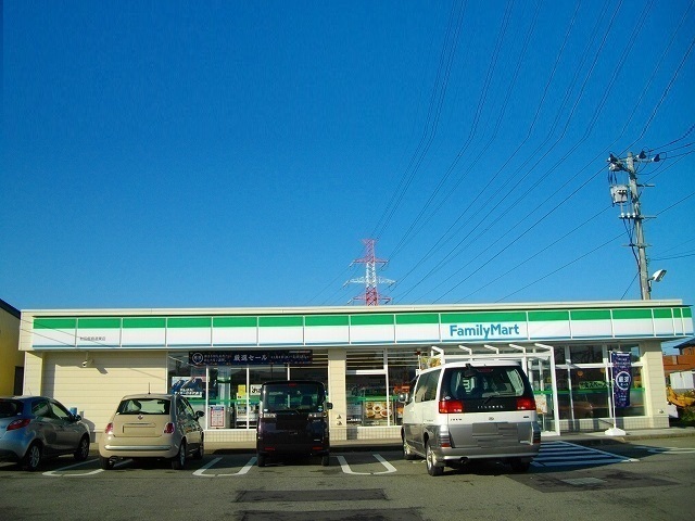 コンビニ　ファミリーマート　道東三丁目店（コンビニ）まで450m