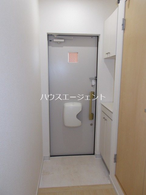 エントランス　シューズボックス付きです。