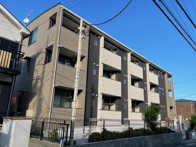 小田急小田原線 本厚木駅 バス乗車時間：24分 最寄りバス停で下車 徒歩5分 築9年