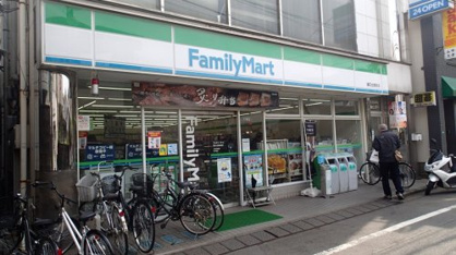 コンビニ　ファミリーマート 鷹の台駅前店（コンビニ）まで586m