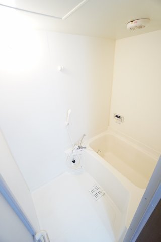 バス・シャワールーム　※同物件、同タイプ、間取り反転のお部屋です
