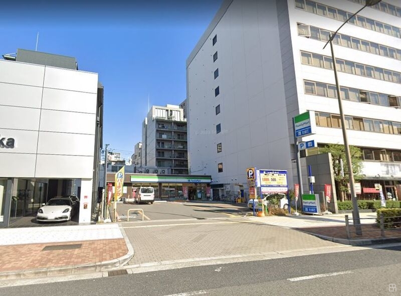 コンビニ　ファミリーマート新町二丁目店（コンビニ）まで240m