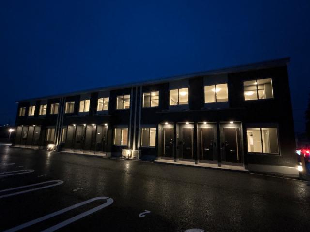 建物外観　外観写真（夜）
