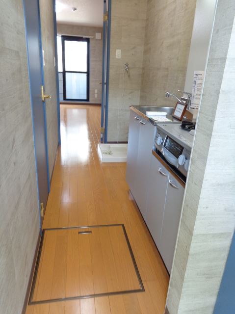 キッチン　玄関から見たキッチンの様子です☆