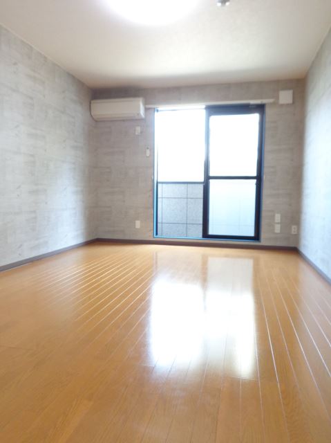 居室・リビング　明るいお部屋です☆