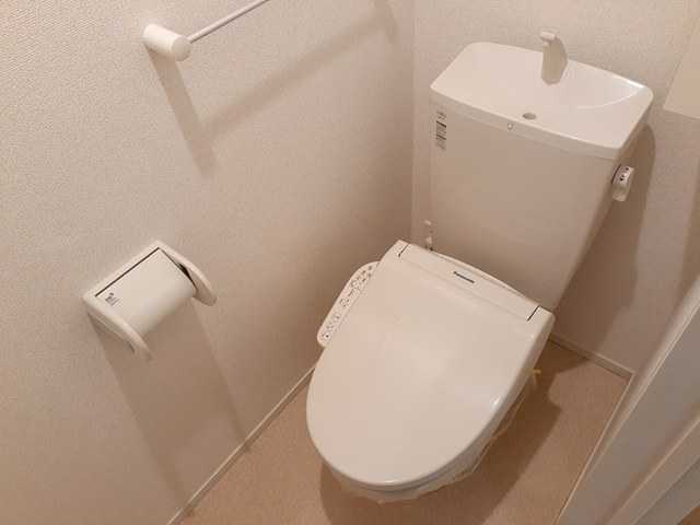 トイレ　温水洗浄便座