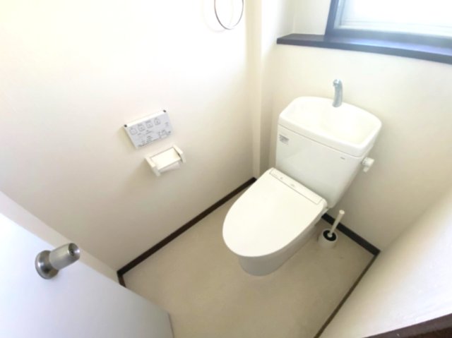 都営三田線 千石駅 徒歩5分 4階建 築49年のトイレ写真