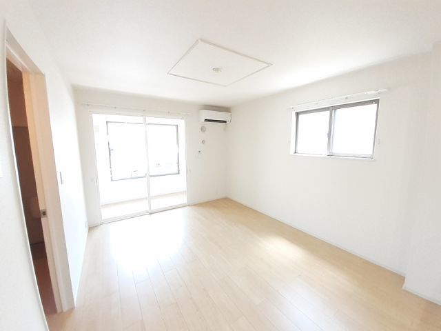 アスリス Iの居間写真