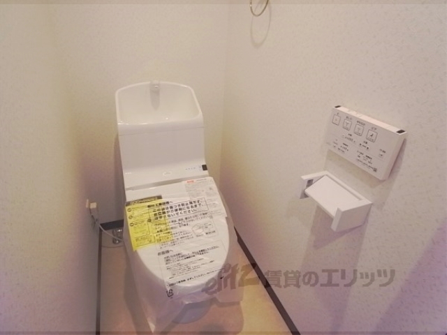 京阪本線 伏見桃山駅 徒歩33分 3階建 築11年のトイレ写真