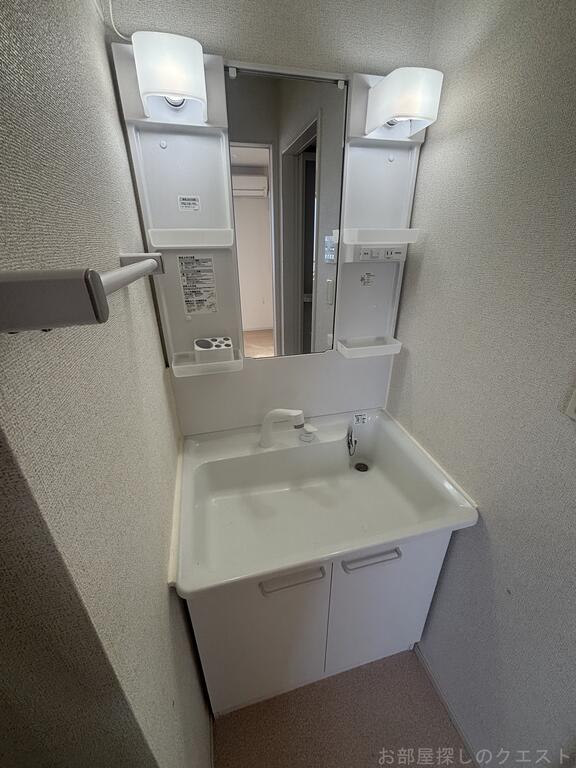 洗面設備　（写真は同タイプ反転）