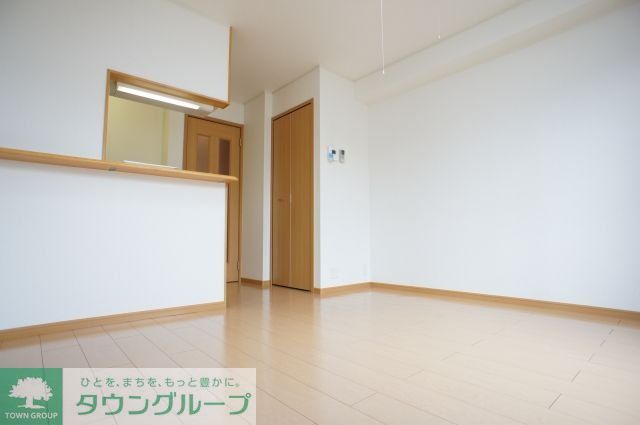 シャンテ・ヒルズIIの居間写真