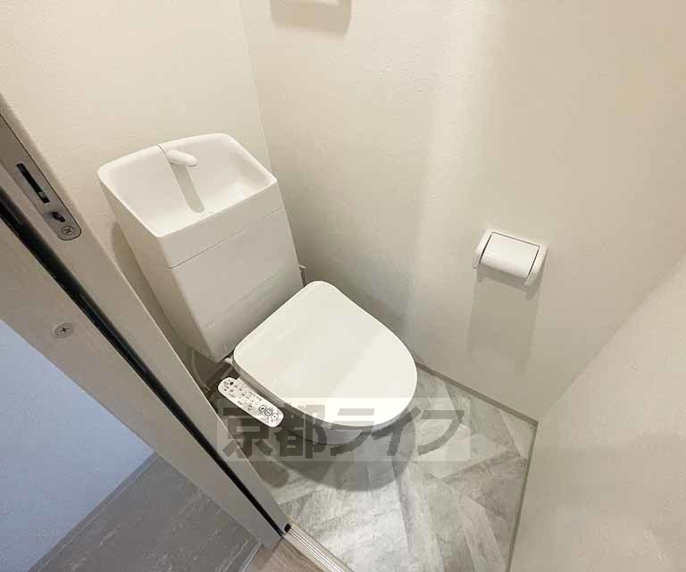 アドバンスコート五条丹波口のトイレ写真