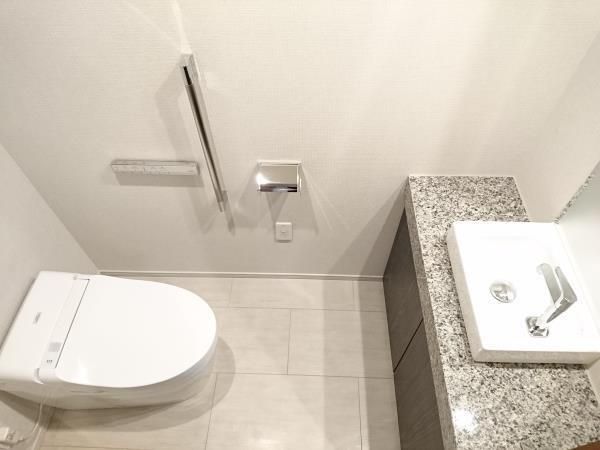 トイレ　建物外観を気になさる方へ、見た目の良い物件です