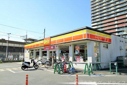 コンビニ　デイリーヤマザキJR六地蔵駅前店（コンビニ）まで229m
