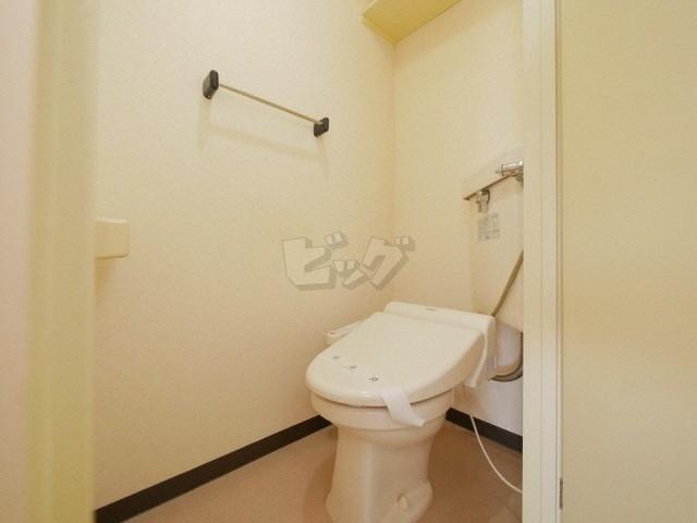 トイレ　嬉しいウォシュレット付きのトイレ！便座温かいですよ♪