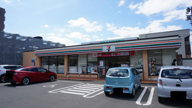 コンビニ　セブンイレブン仙台大和町４丁目店（コンビニ）まで300m