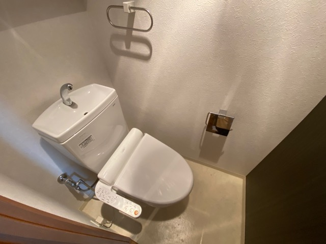 トイレ　ウォシュレット付きのトイレです♪