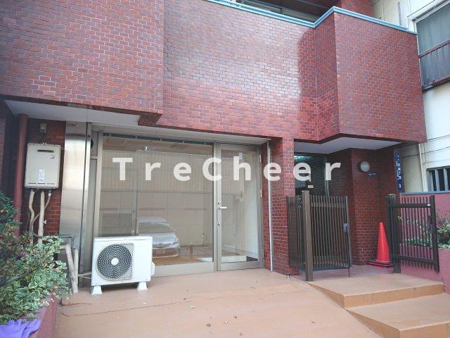 都営三田線 三田駅 徒歩5分 11階建 築48年の外観写真