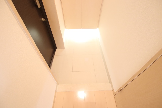 玄関　※別室の参考写真の為、現況優先です。