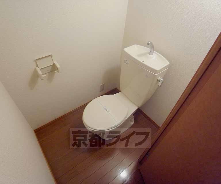 トイレ　清潔感のあるトイレですね。