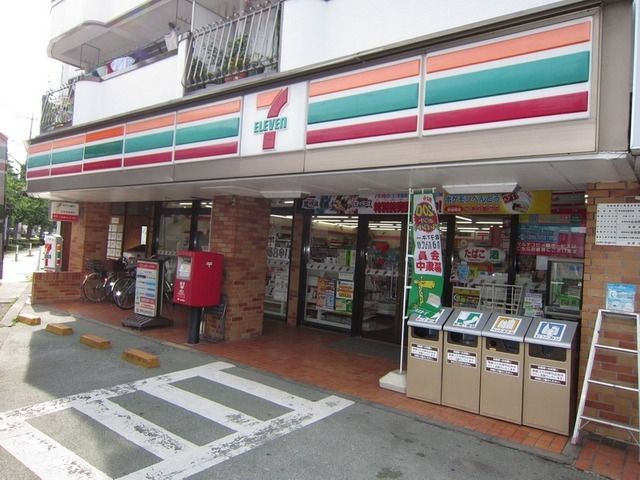 コンビニ　セブンイレブン（コンビニ）まで800m