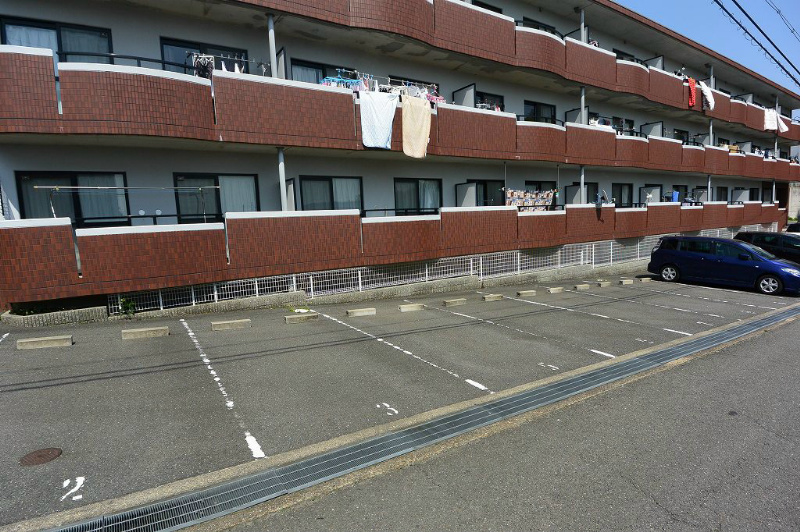 駐車場　敷地内に駐車場