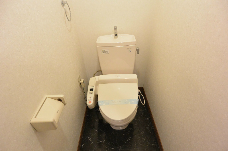 トイレ　ウォシュレット付き