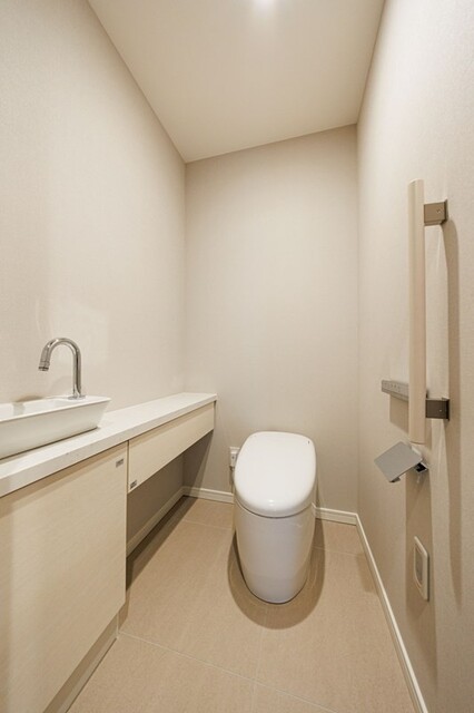 トイレ　※写真は同タイプ住戸です。