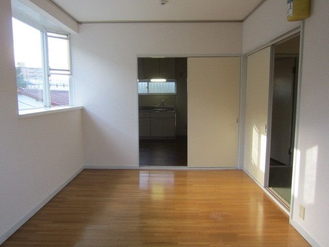 居室・リビング　★６帖、出窓付きのお部屋です★