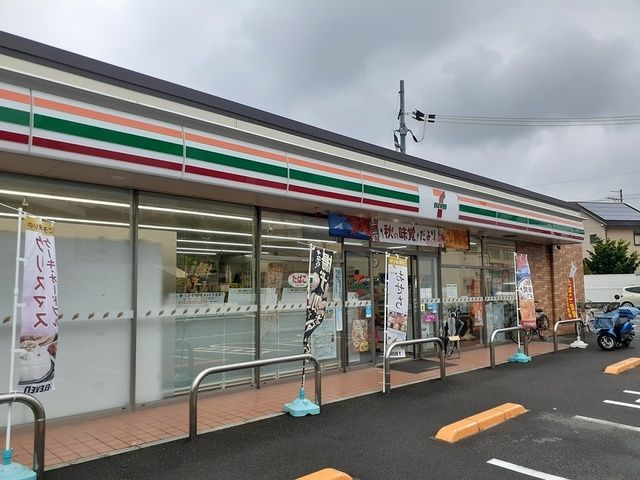 コンビニ　セブンイレブン様（コンビニ）まで530m