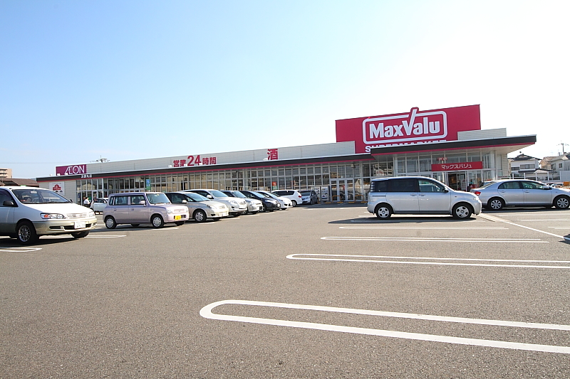 マックスバリュ次郎丸店（スーパー）まで812m