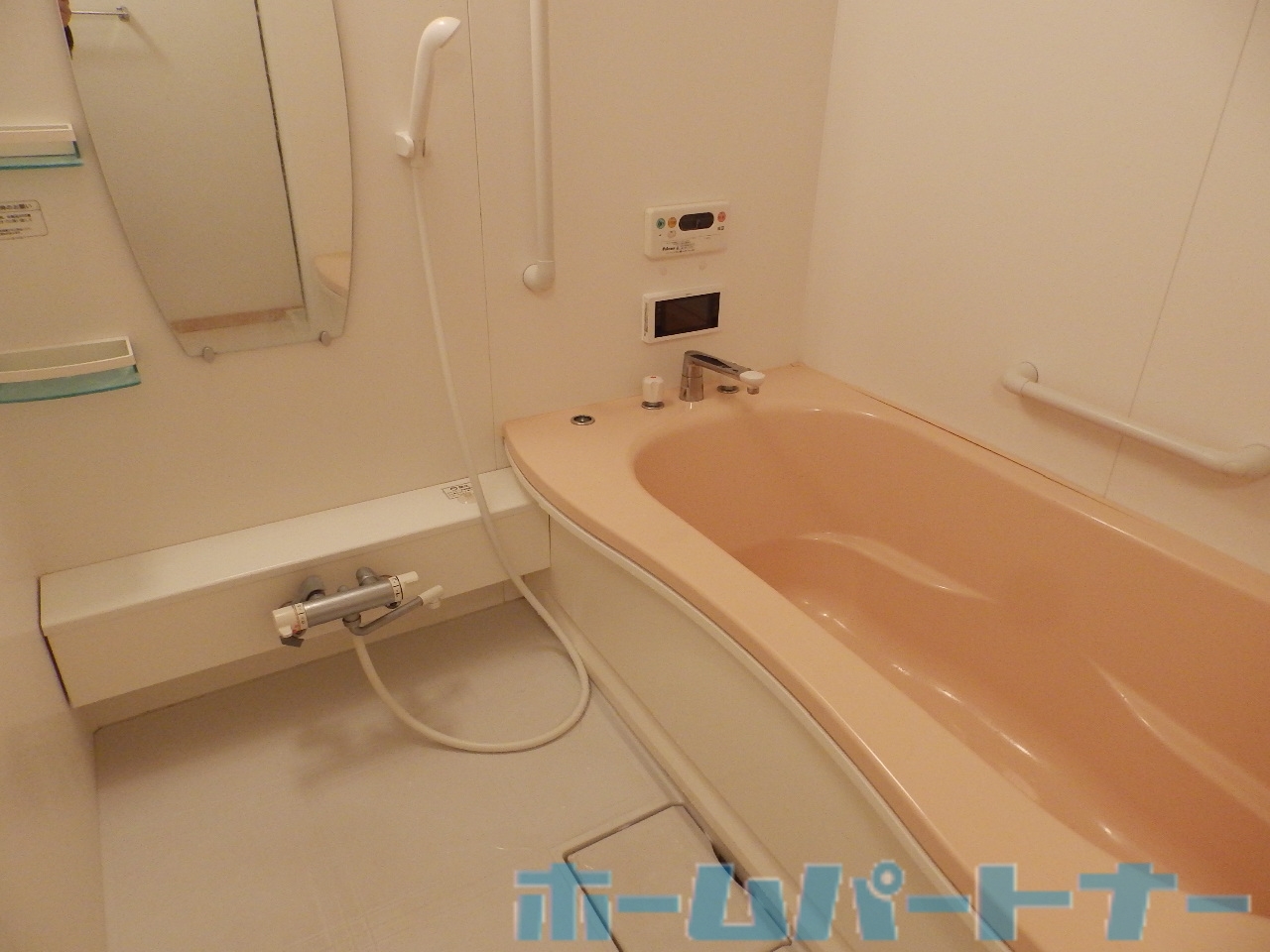 バス・シャワールーム　もちろんバス・トイレは別々となっております♪