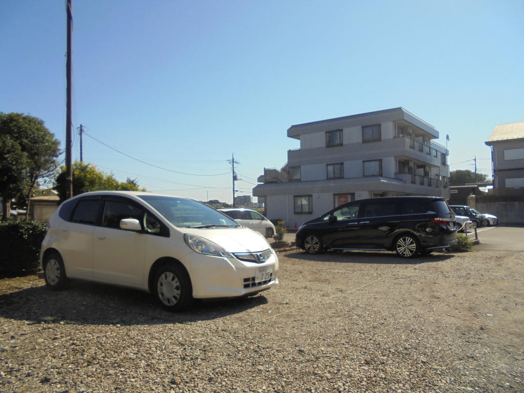 【リバーサイド弐番館の駐車場】