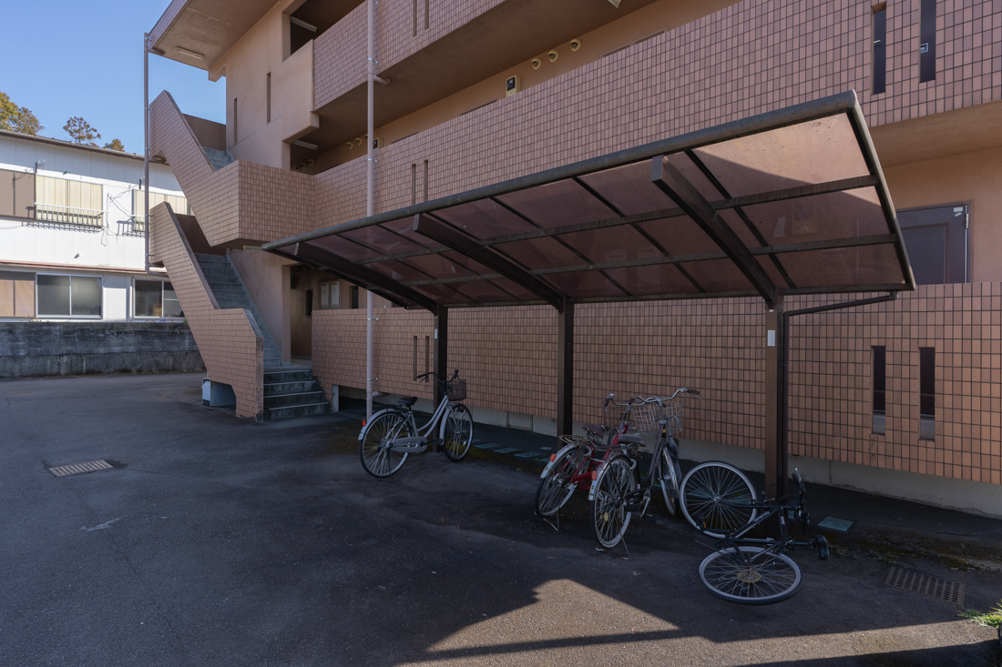 建物外観　駐輪場