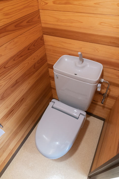 トイレ　ウッドがいい感じのトイレ