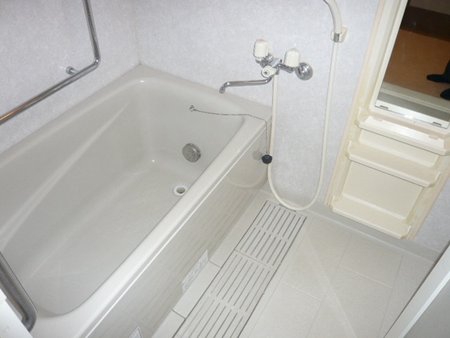 バス・シャワールーム　同物件の別のお部屋です