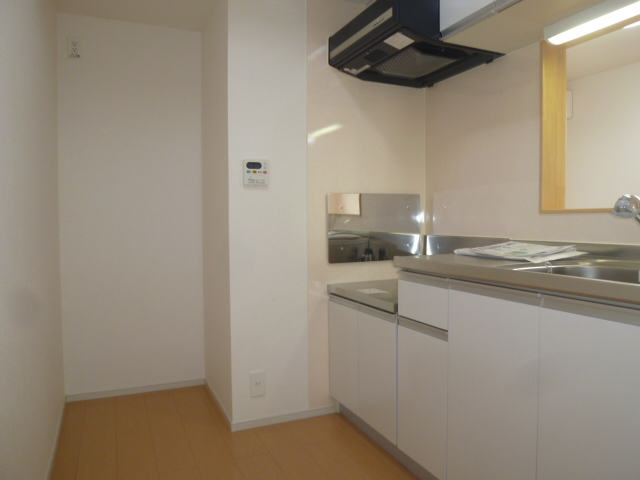 キッチン　同物件、別タイプの部屋の写真です