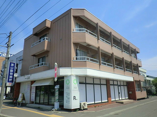 札幌市東区北三十一条東のマンションの建物外観