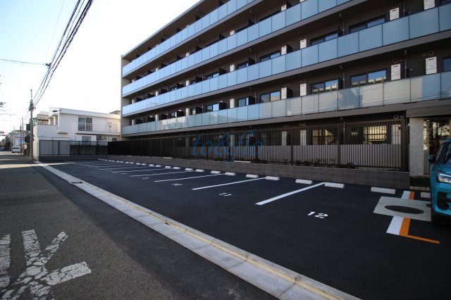 【川崎市中原区井田三舞町のマンションの駐車場】